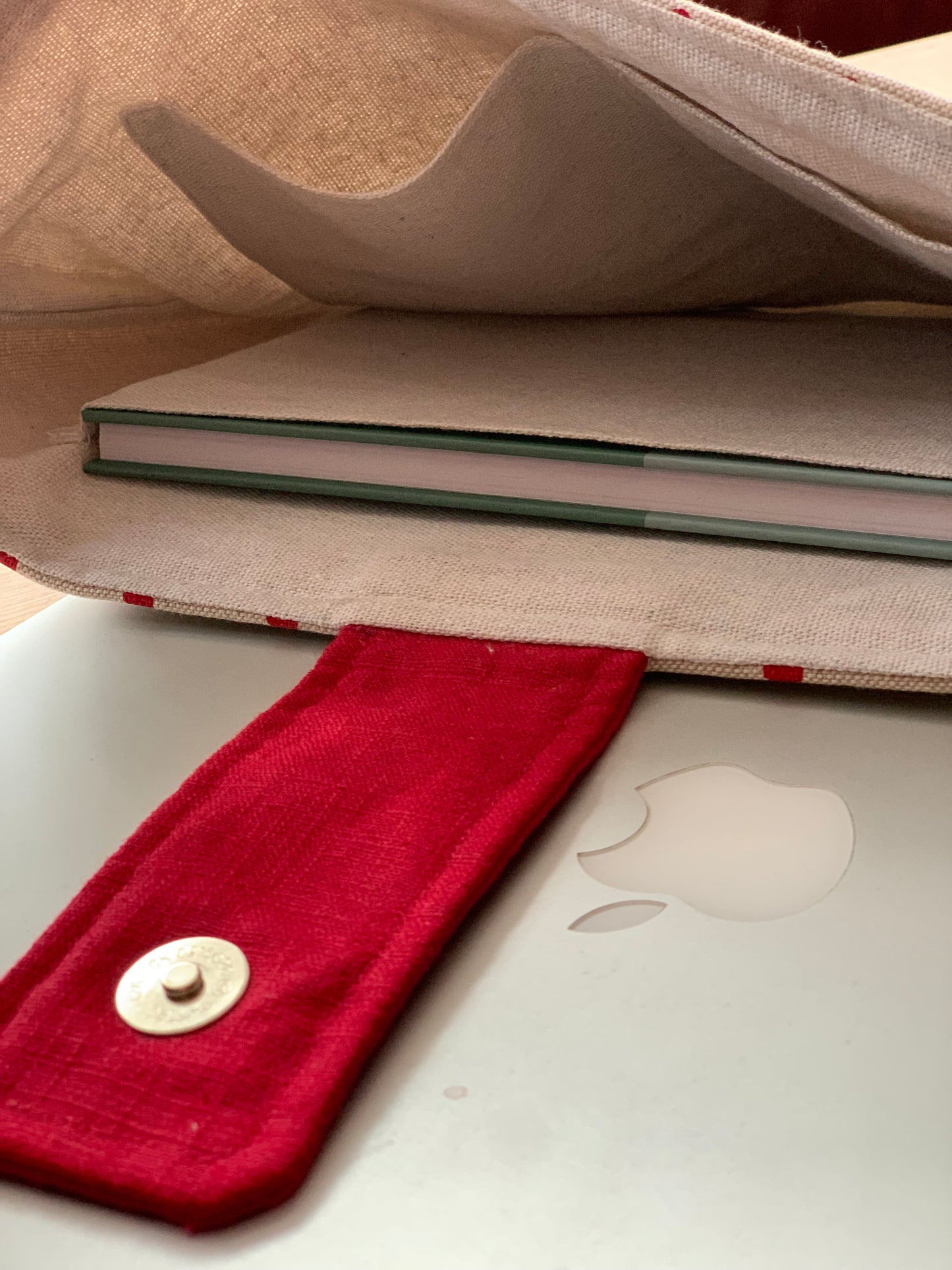 Handmade Laptop Sleeve with soft padding – 100% Linen, Magnetic Closure
