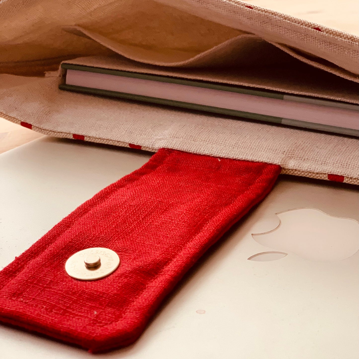 Handmade Laptop Sleeve with soft padding – 100% Linen, Magnetic Closure