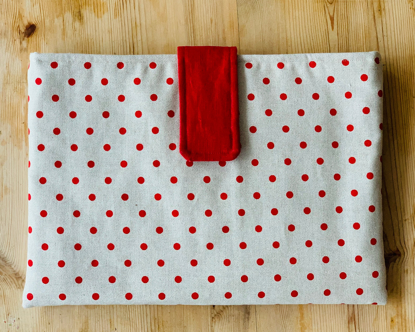 Handmade Laptop Sleeve with soft padding – 100% Linen, Magnetic Closure