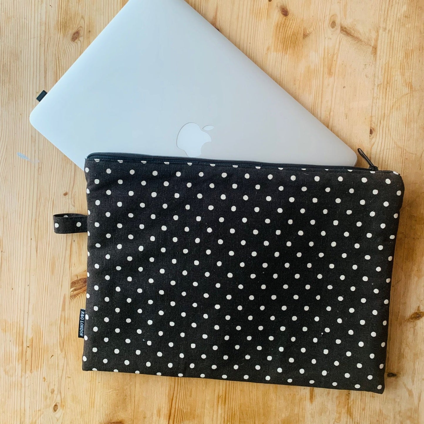 Handmade Laptop Sleeve with soft padding – Cupocino Polka Dot, 100% Linen, Magnetic Closure (Copy)