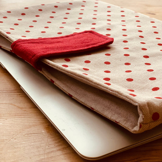 Handmade Laptop Sleeve with soft padding – 100% Linen, Magnetic Closure