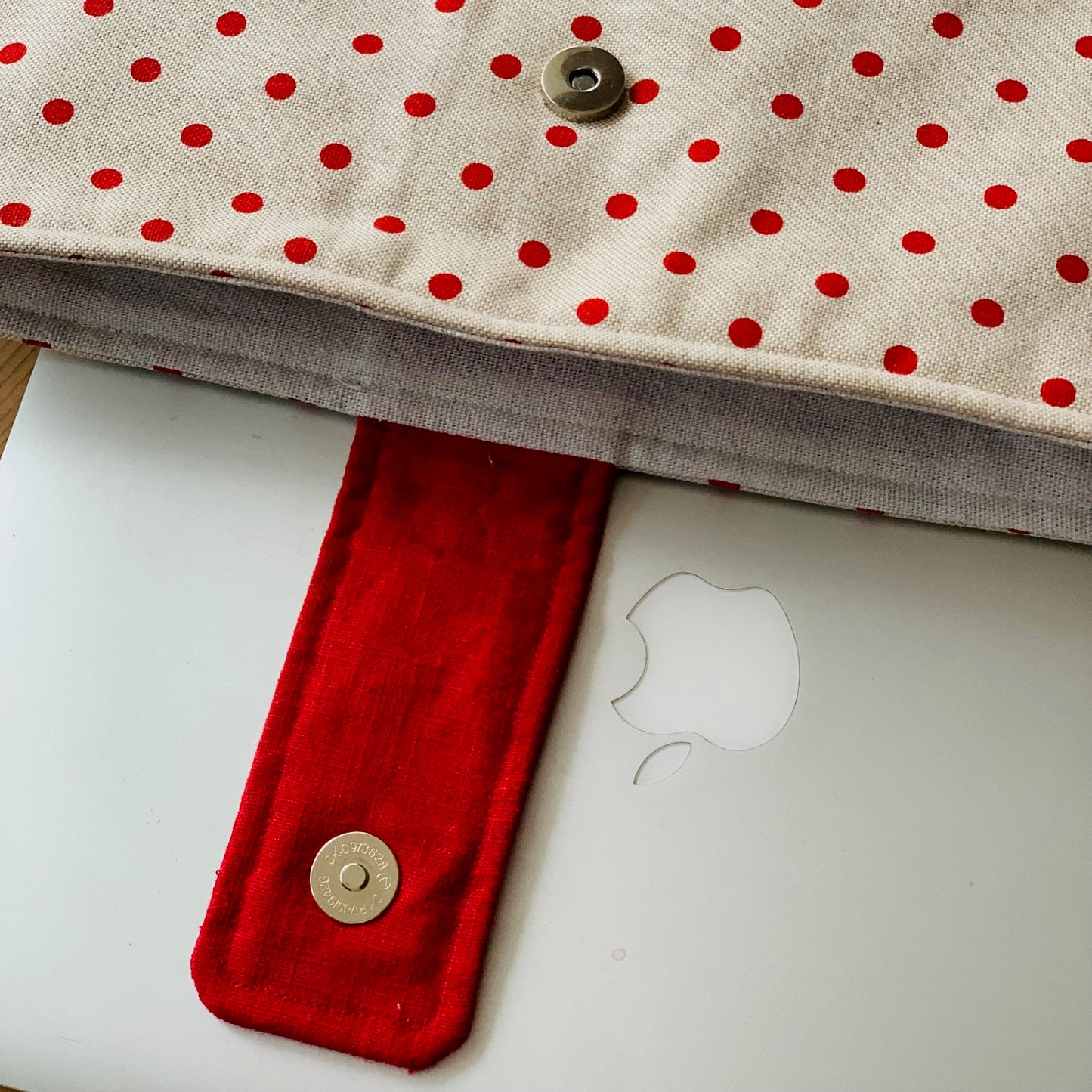 Handmade Laptop Sleeve with soft padding – Red POlka Dot, 100% Linen, Magnetic Closure